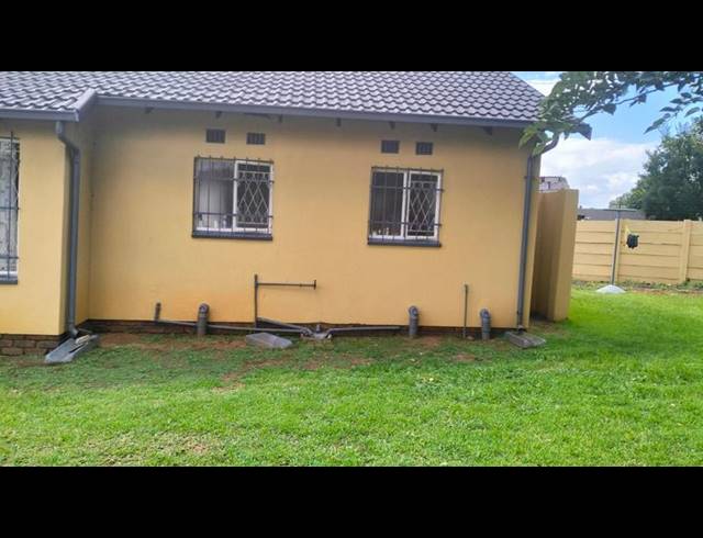 3 BEDROOM HOUSE FOR SALE IN LEONDALE
